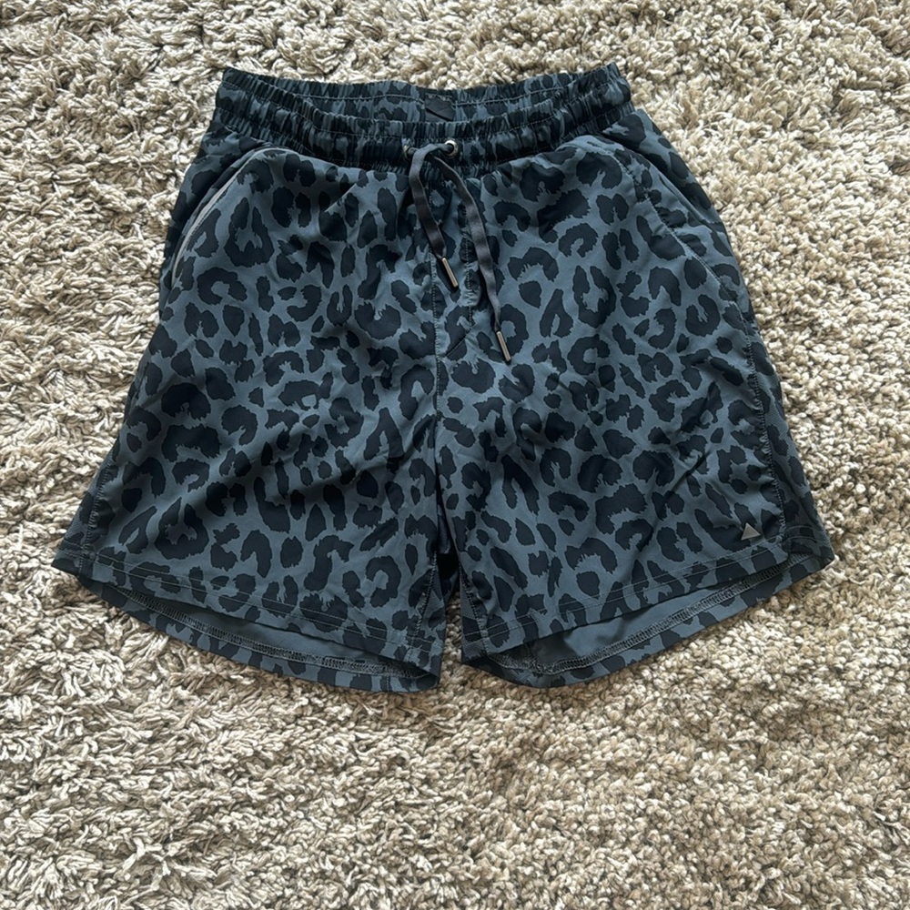 Men’s lined workout shorts